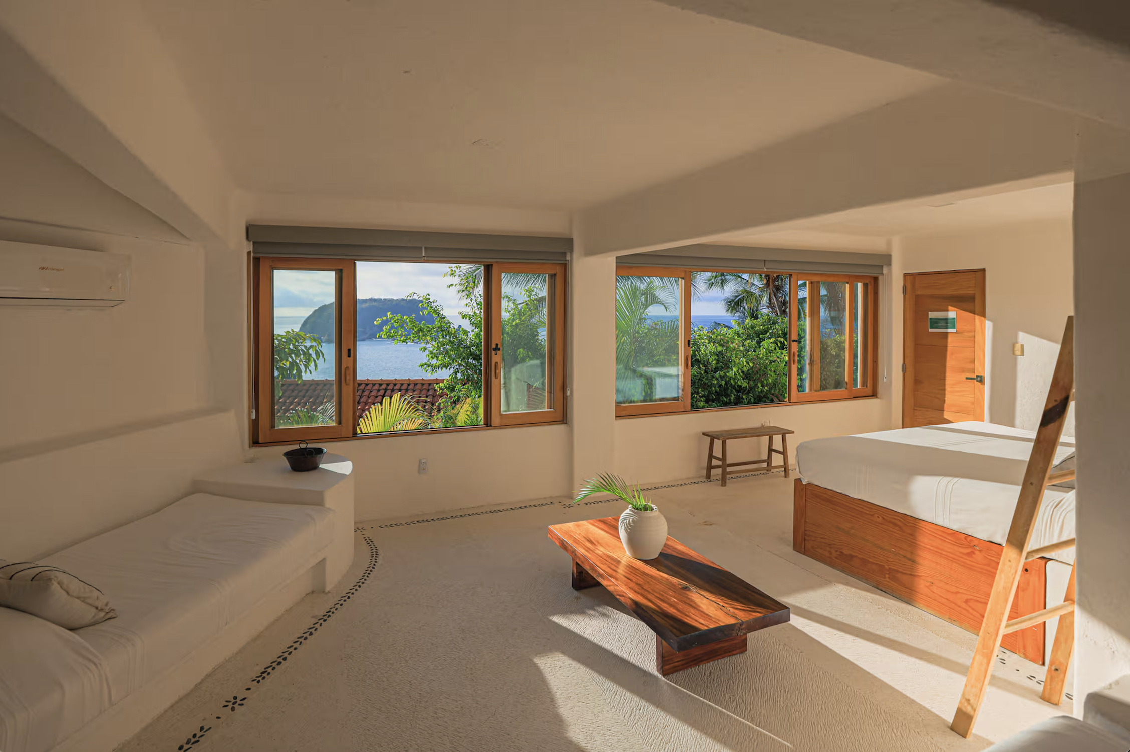 BEDROOM 3  (King/Twin Suite)