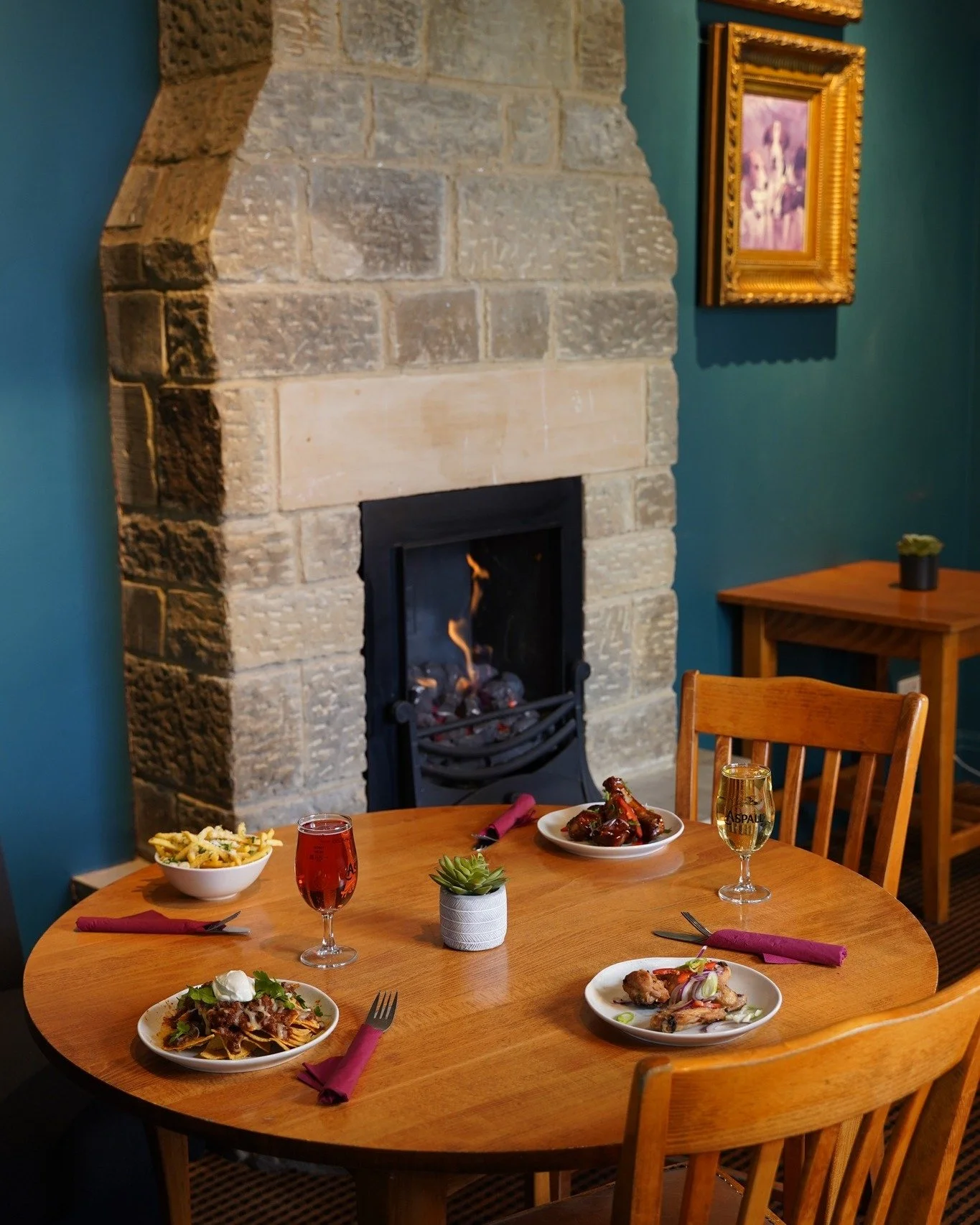 When the little ones go back to school, the Deer House slips into its autumn rhythm. 🍂 

Before you visit, check the website for the latest opening hours at ruddingholidaypark.co.uk/food-drink

#RuddingHolidayPark #deerhouse #familypub