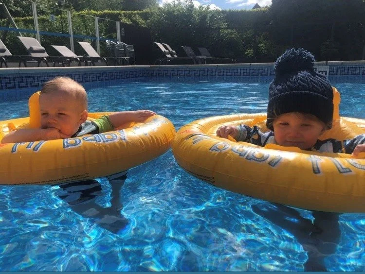 Bobblehats on, toes in ❄️

Yes, our outdoor pool is heated,  so you can swim all year round..

👉 Book online: https://shorturl.at/ZVXmE

Image by emilylouise1104

#RuddingHolidayPark #swimmingsession #thingstodoHarrogate