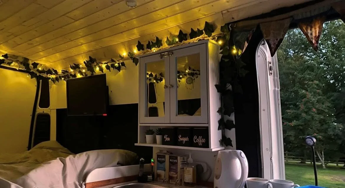 October doesn&rsquo;t have to mean packing away the tourer. 🍂

... add a few fairy lights, switch on the heater - and you&rsquo;ve got yourself a cosy autumn escape! ✨

Pitches available from &pound;19 a night
https://shorturl.at/CMJJZ

📸 Kelly Dod