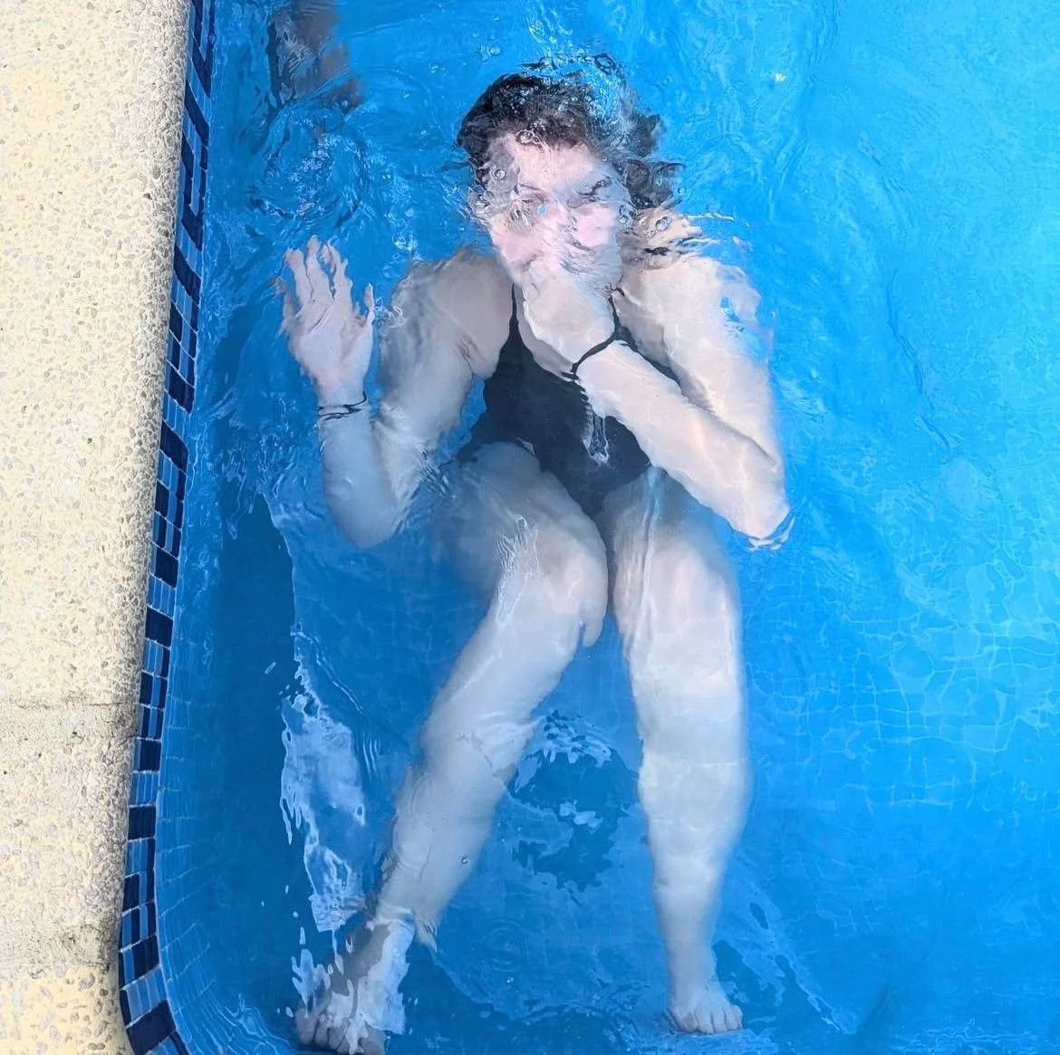 When the pool is is 32 degrees and the air&rsquo;s this cold, there&rsquo;s only one place to be...

👉 ruddingholidaypark.co.uk/swimming-pool-booking

📸 hayleycfiorentino

#RuddingHolidayPark #heatedpool