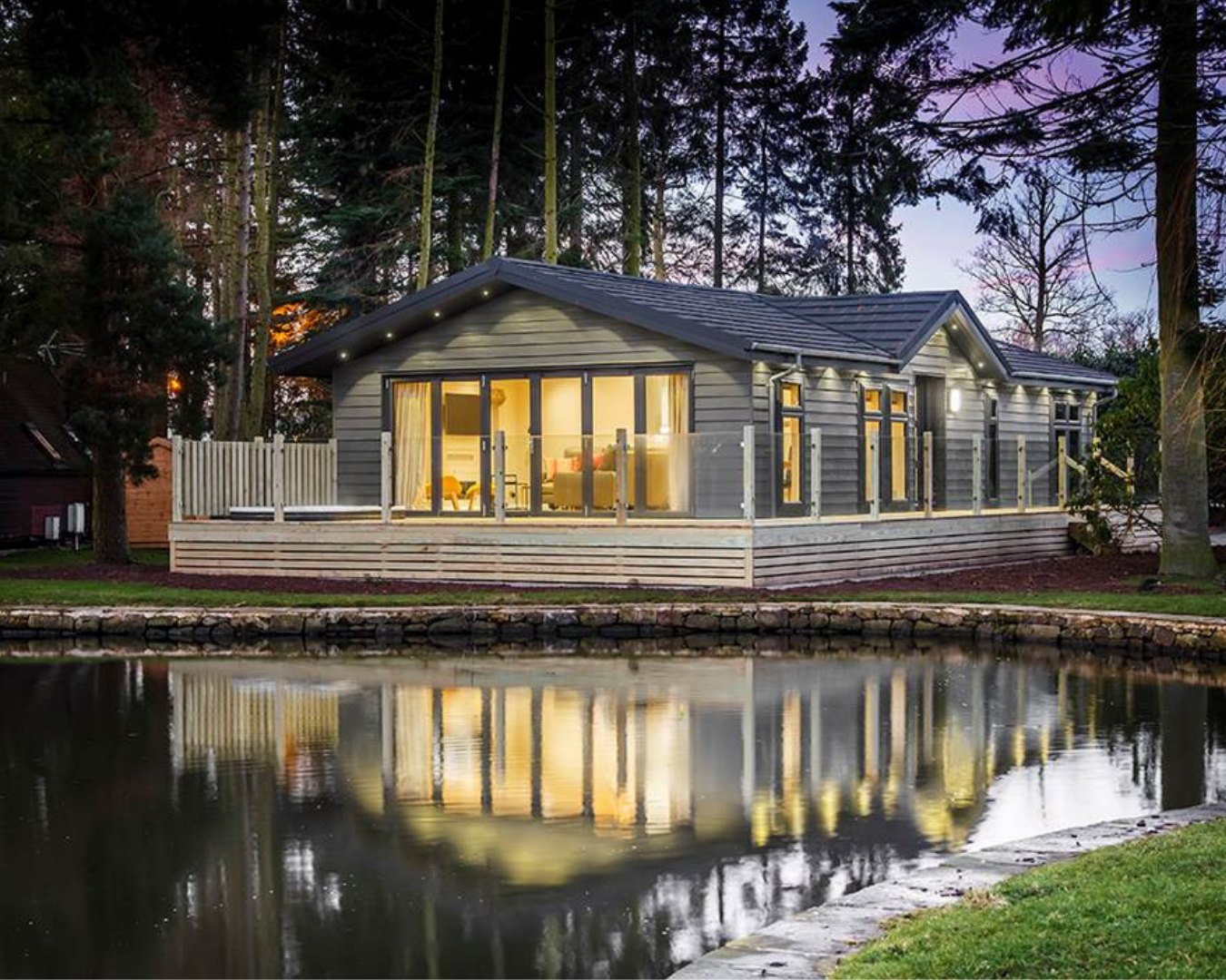 Psst&hellip; we have room to escape this Valentine&rsquo;s. 💭🔥

Lodges and cottages are available over Valentine's weekend, with access to the indoor swimming pool, Juniper Log Sauna, outdoor hot tubs and views like this.

If you&rsquo;re planning 