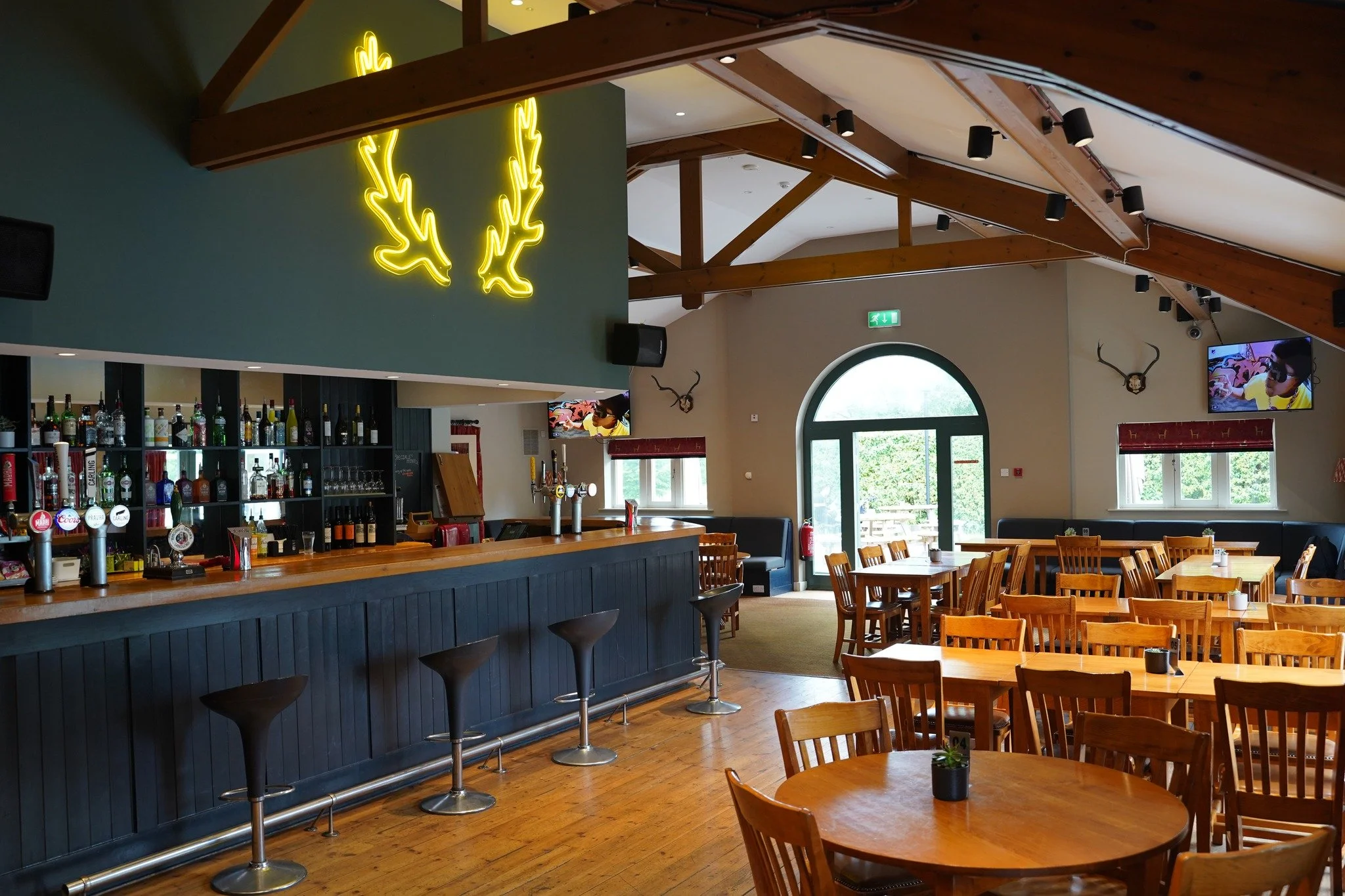 Spring at the Holiday Park means one thing&hellip; the Deerhouse is open again 🦌🍻

Join us for delicious food, friendly faces and our relaxed atmosphere - we&rsquo;ll see you there!

✨Opening times
Friday &amp; Saturday 12pm - 11pm 
Sunday 12pm - 8