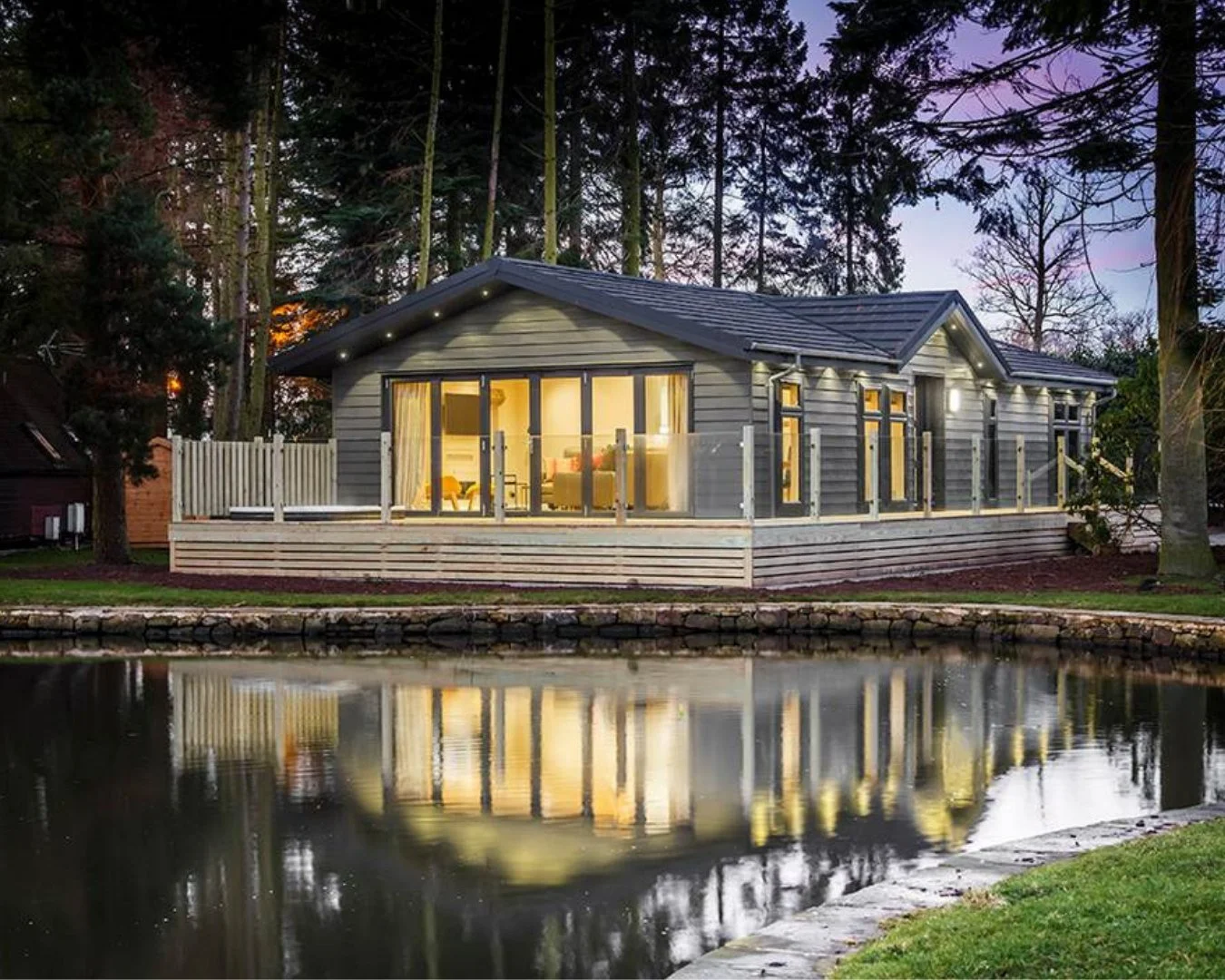 Psst&hellip; we have room to escape this Valentine&rsquo;s. 💭🔥

Lodges and cottages are available over Valentine's weekend, with access to the indoor swimming pool, Juniper Log Sauna, outdoor hot tubs and views like this.

If you&rsquo;re planning 