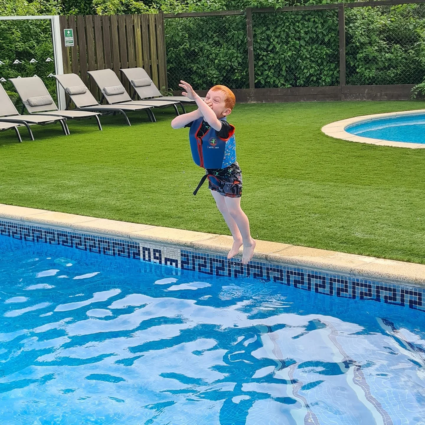 Do you think there are any eggs in here? 🐣💦 Only one way to find out&hellip;

Hop into our outdoor heated pool for a fun filled Easter 

Swim sessions &pound;6.50 per person, under 3&rsquo;s go free!

Book Online: https://www.ruddingholidaypark.co.