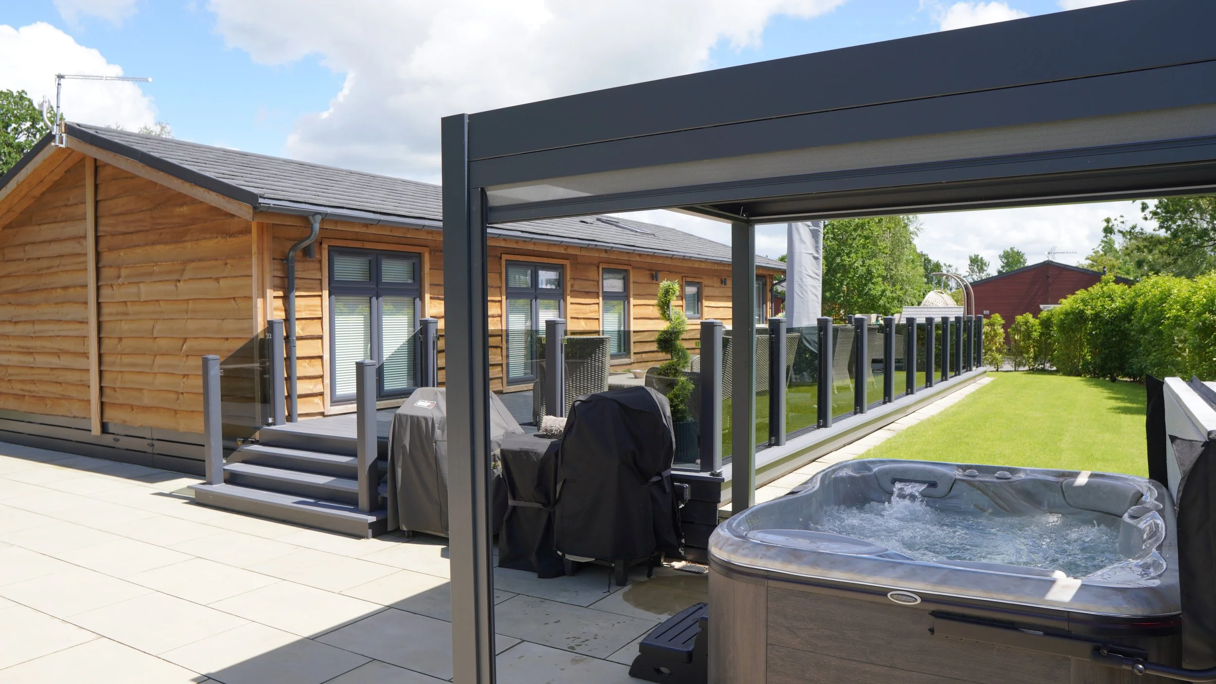Oakwood Lodge - £645,000 NEW TO MARKET