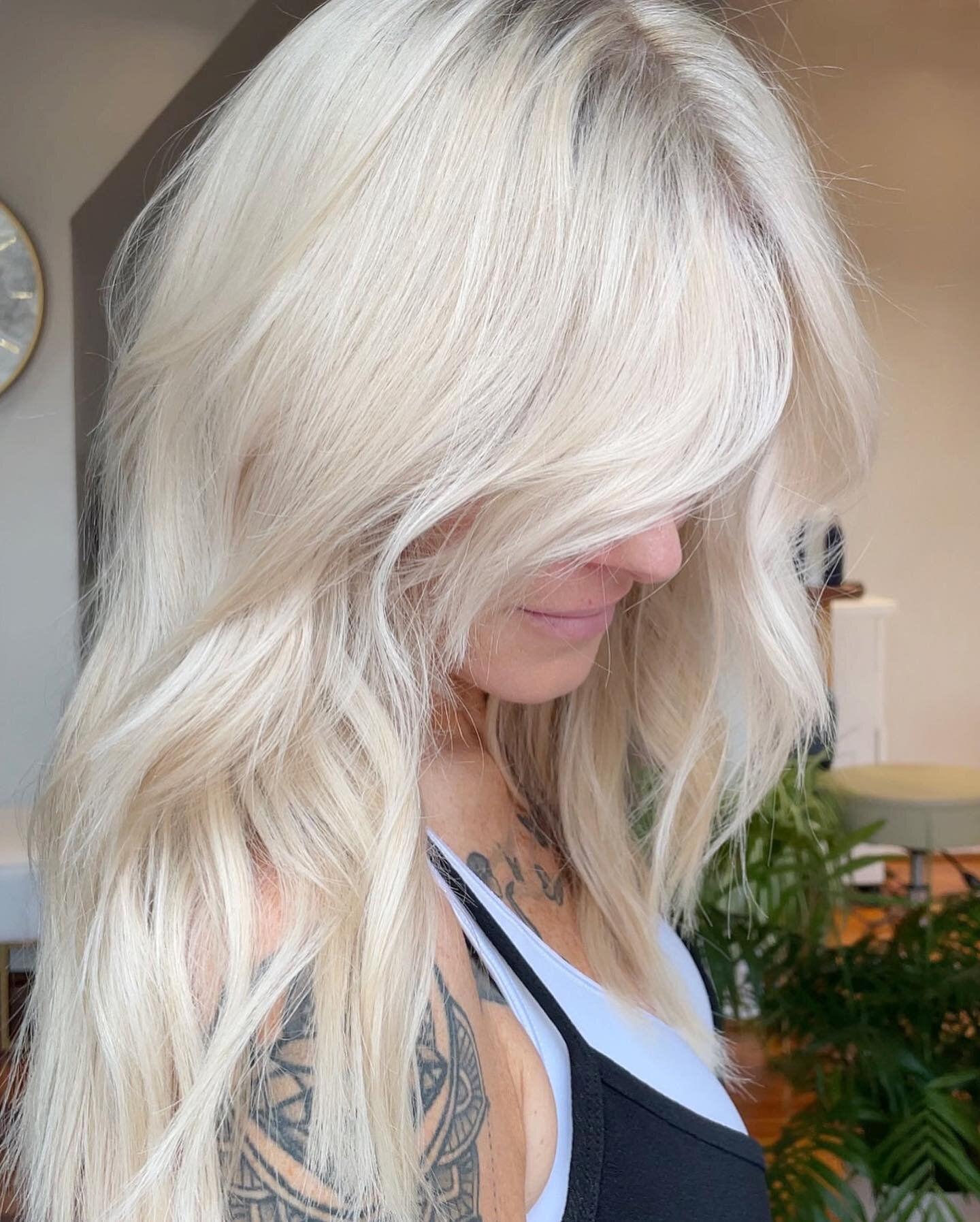 Summer BLONDE 👱🏼&zwj;♀️⚡️✨🌟 by @nicehairbyro 

#davines #alurambeauty #leafandflowerhair #k18 #downtownfrederickmd #frederickmd #frederickmdhair #frederickmdhairstylist #marylandhairstylist #dmvstylist #dashhairstudio #healthyhair #cleanhaircare #