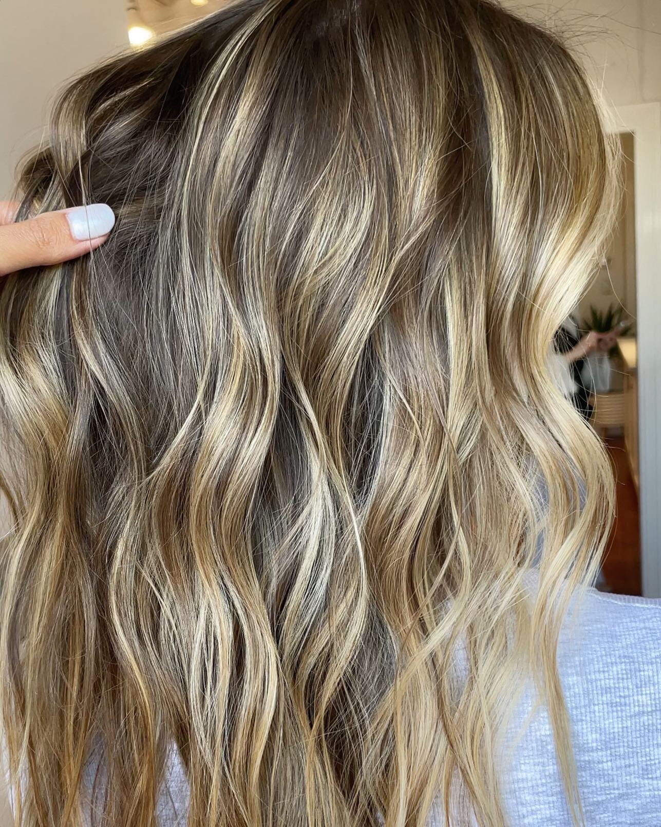 @nicehairbyro does it again with this gorgeous color, the perfect transition for springtime 🌷🌿💐

#davines #alurambeauty #leafandflowerhair #k18 #downtownfrederickmd #frederickmd #frederickmdhair #frederickmdhairstylist #marylandhairstylist #dmvsty