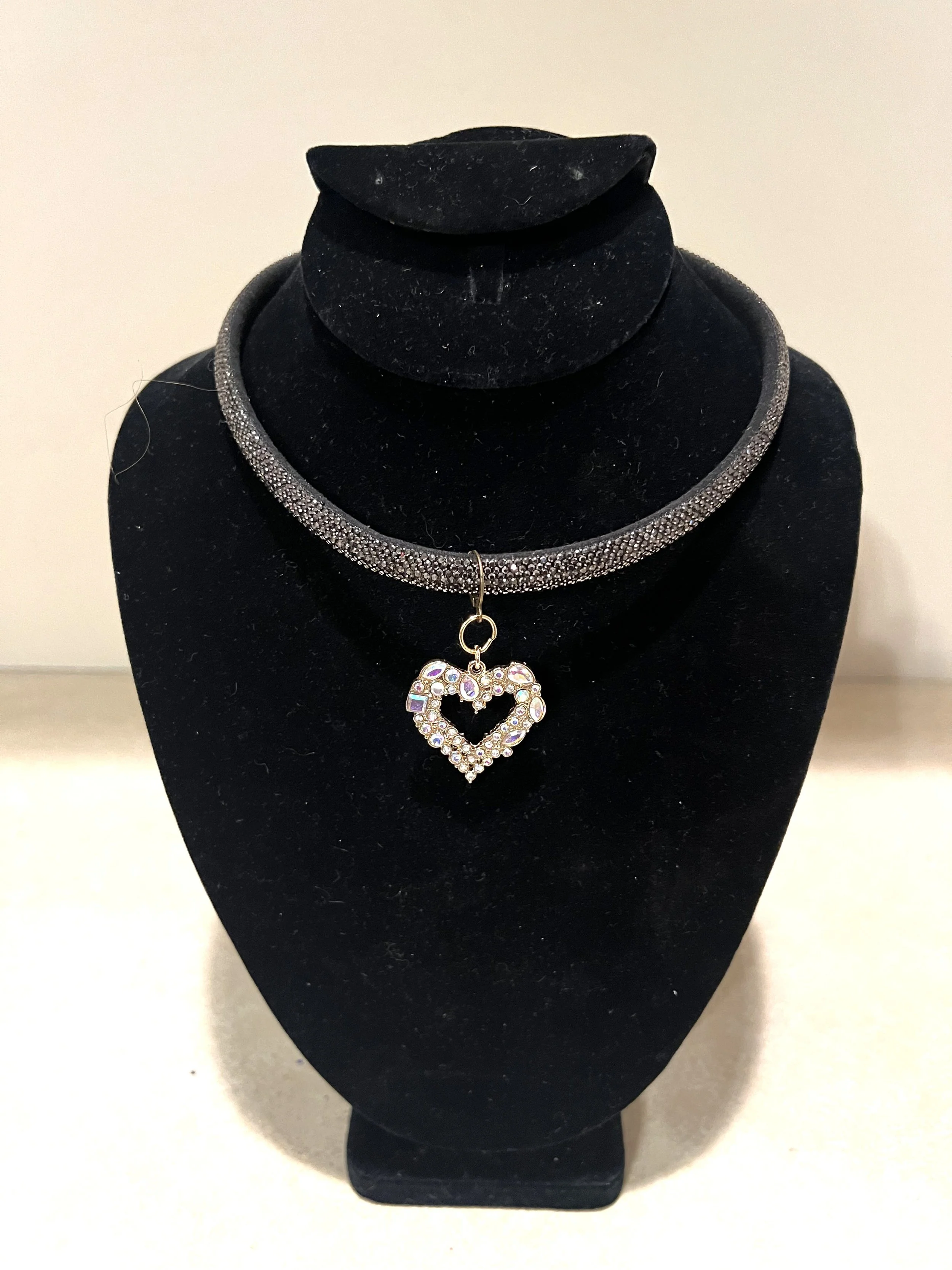 Black heart Choker.jpeg