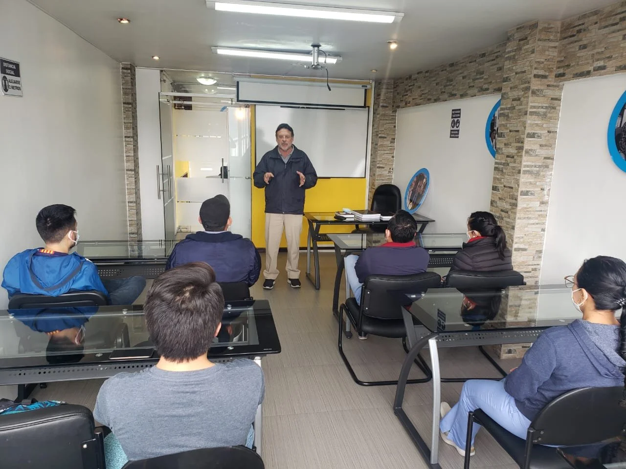 Charla informativa en nuestra oficina en Quito, Ecuador (2021)