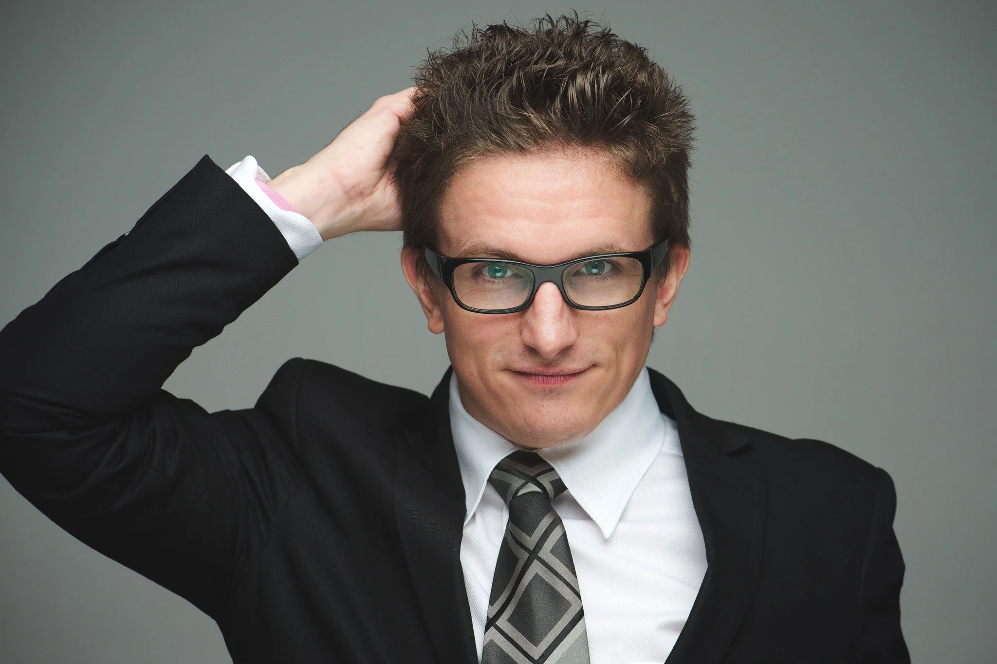 @gweilojackson #torontophotographer #headshotphotographer #headshot #businessportrait 👔🤓