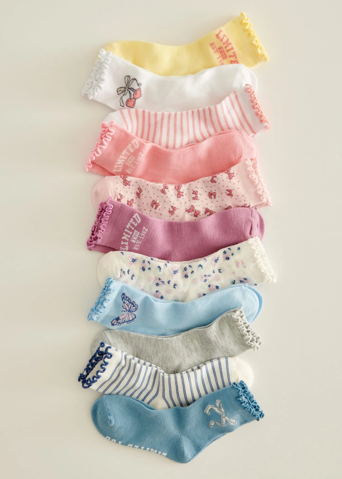 These socks as emojis: ☀️🍒🧡🌸🦋✨🎀
Shop now @SamsClub