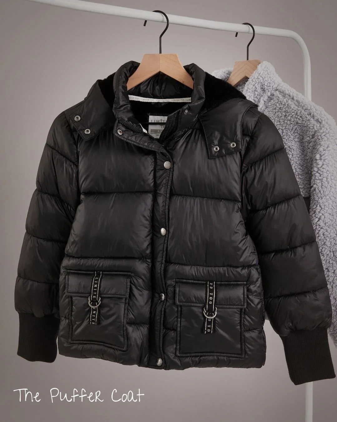 Bundle up without breaking the budget ✨ Puffer coats for only $16.98?! Yes pls!