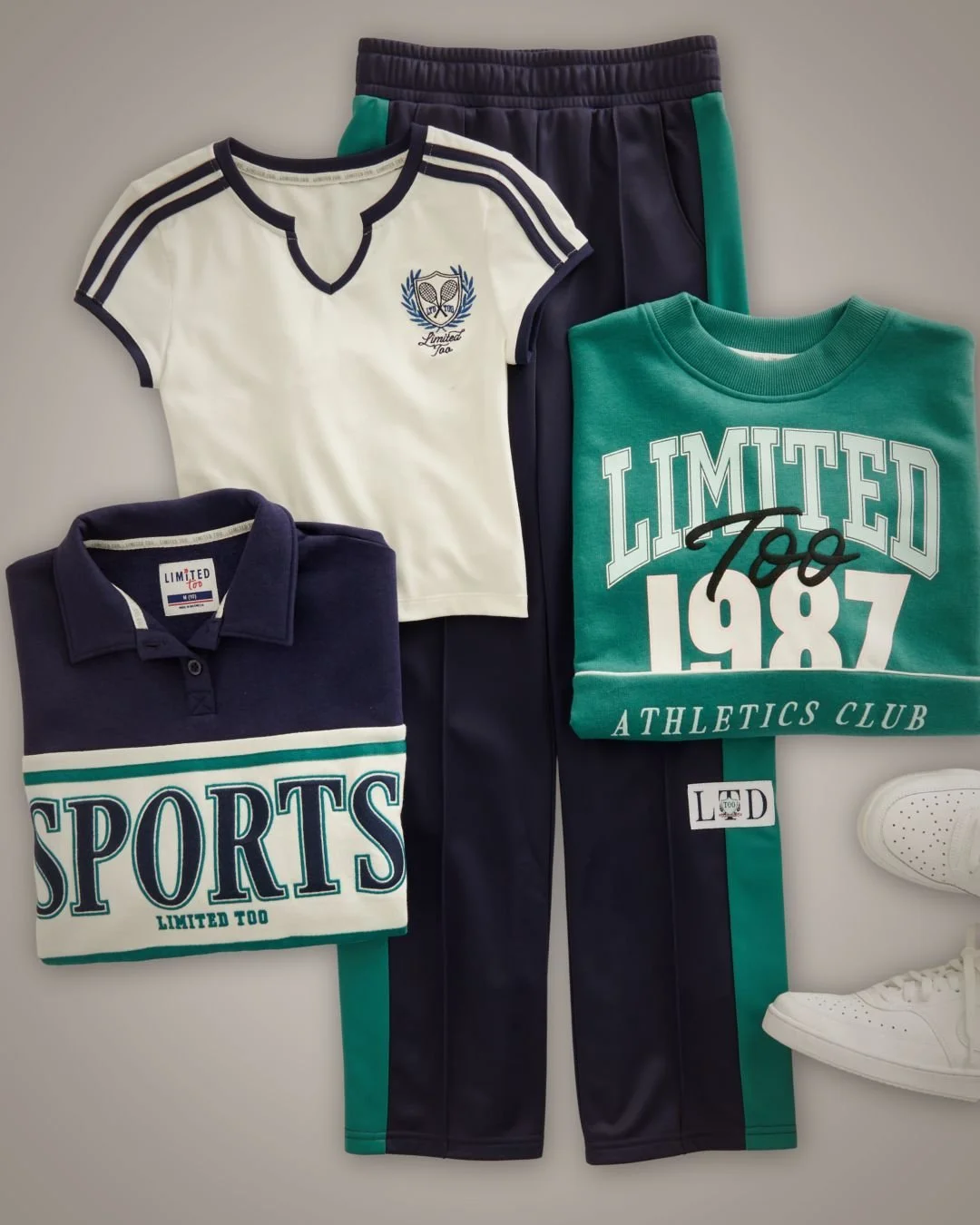 Sporty 'fits are a win. Shop now at link in bio ⭐️