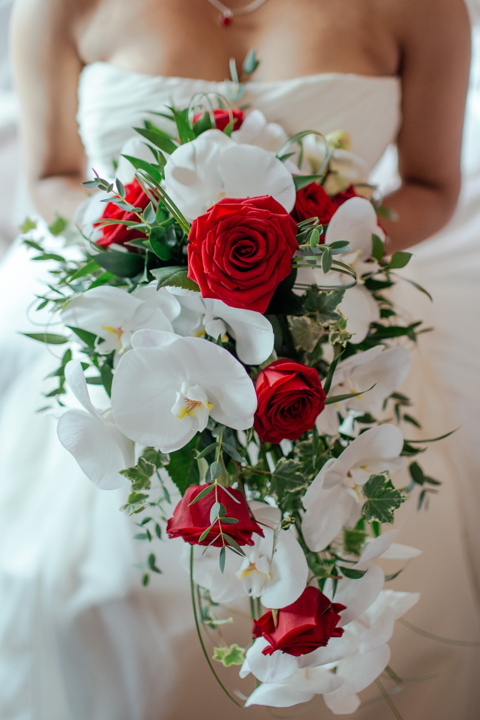 Does Your Bouquet Have to Match Your Color Palette?