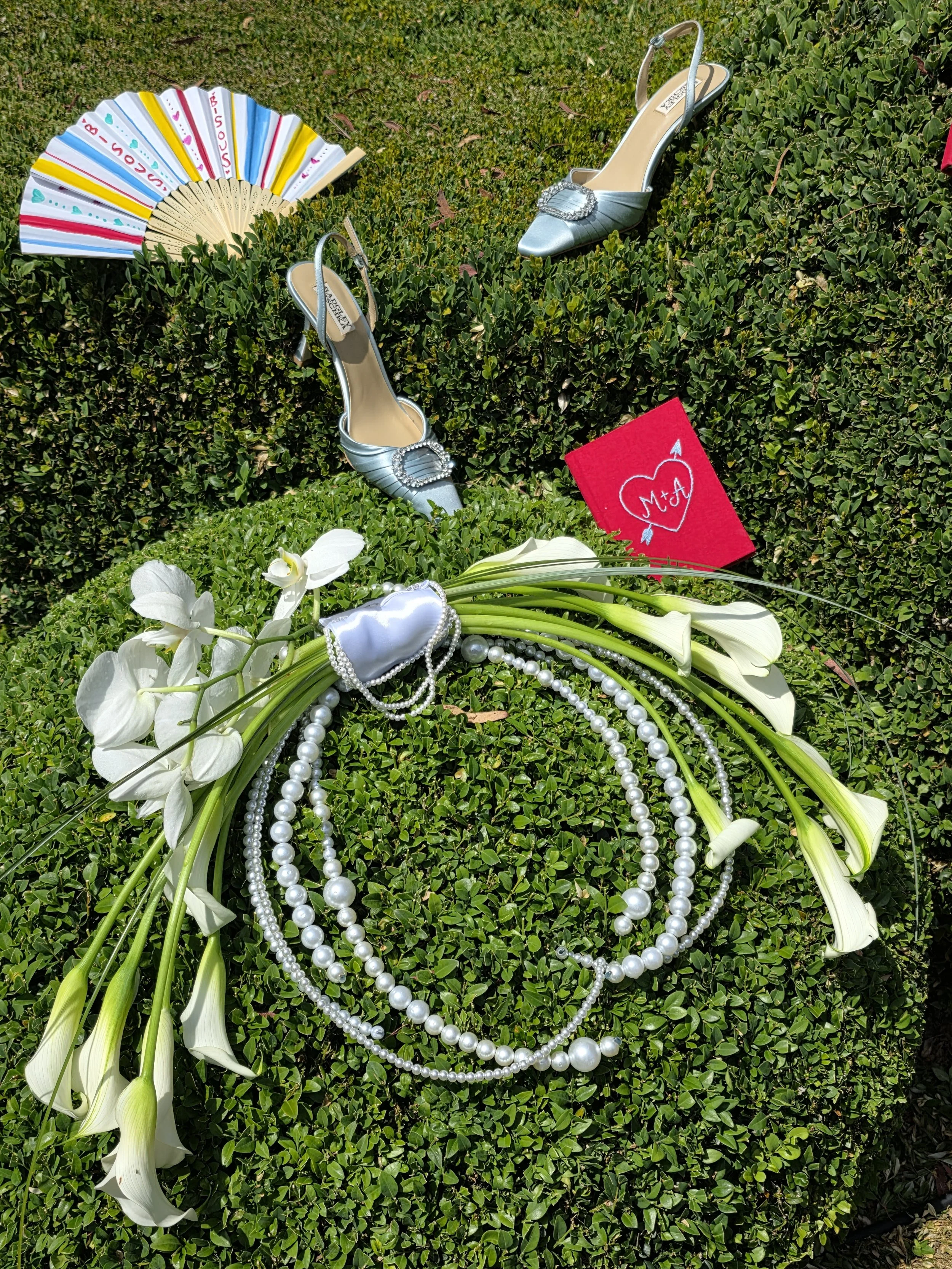 Calla lily bridal bouquet with pearl handle and pearl bead decoration.