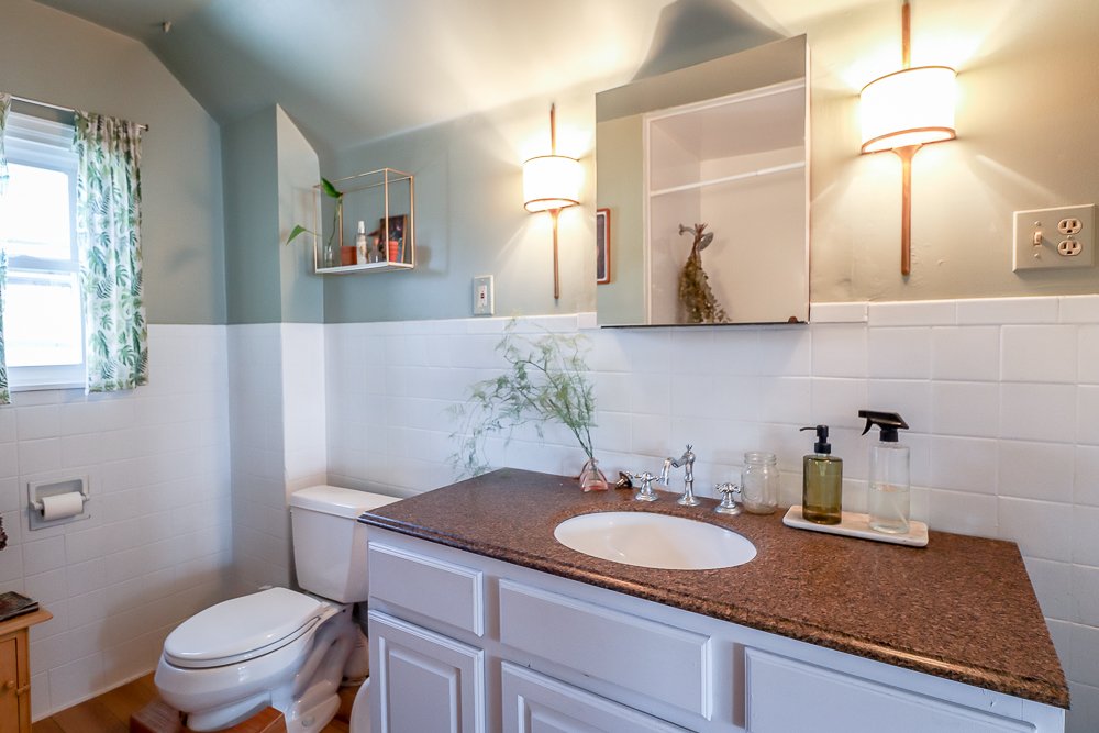 34 Elm primary ensuite bath.jpg
