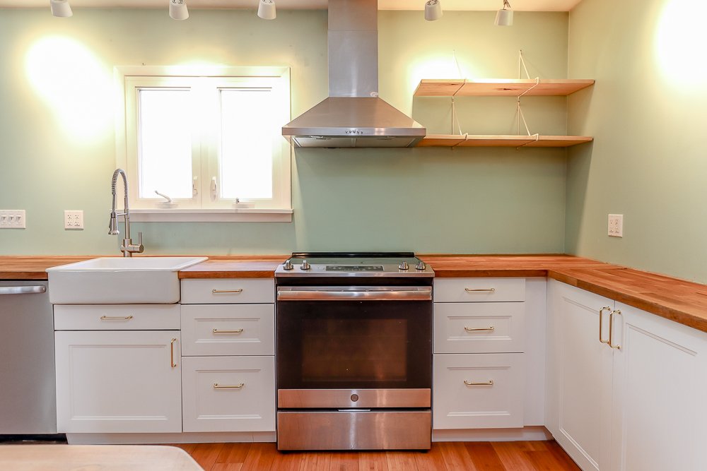 32 Harvey Mtn Kitchen 1.jpg