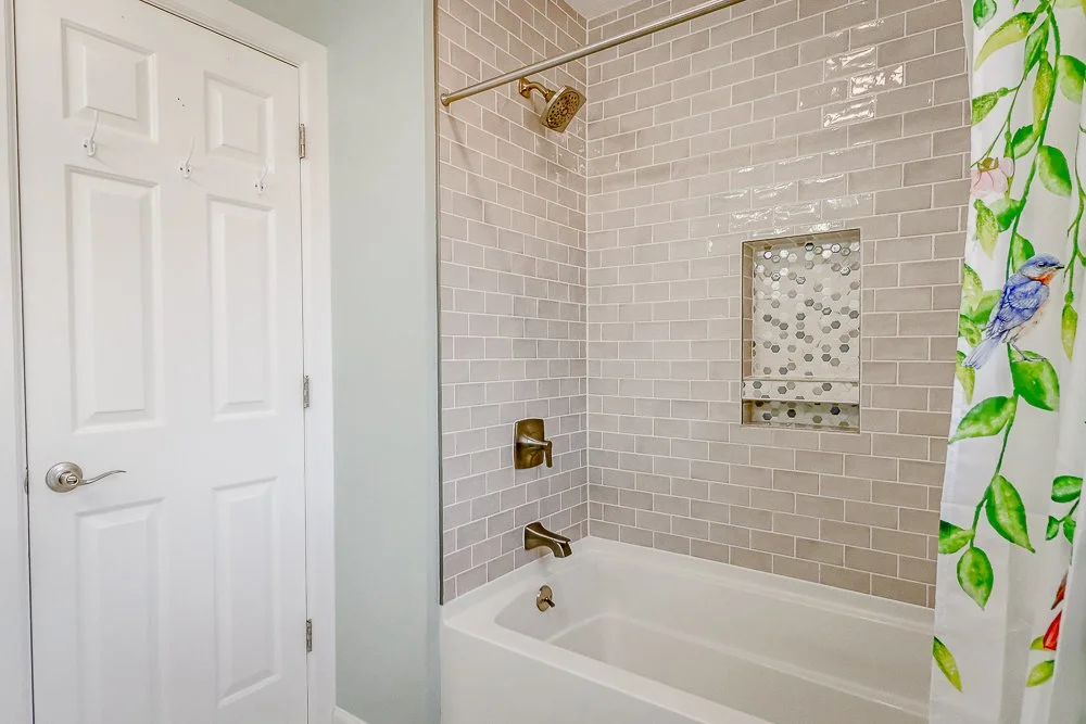 144 Blossom full bath