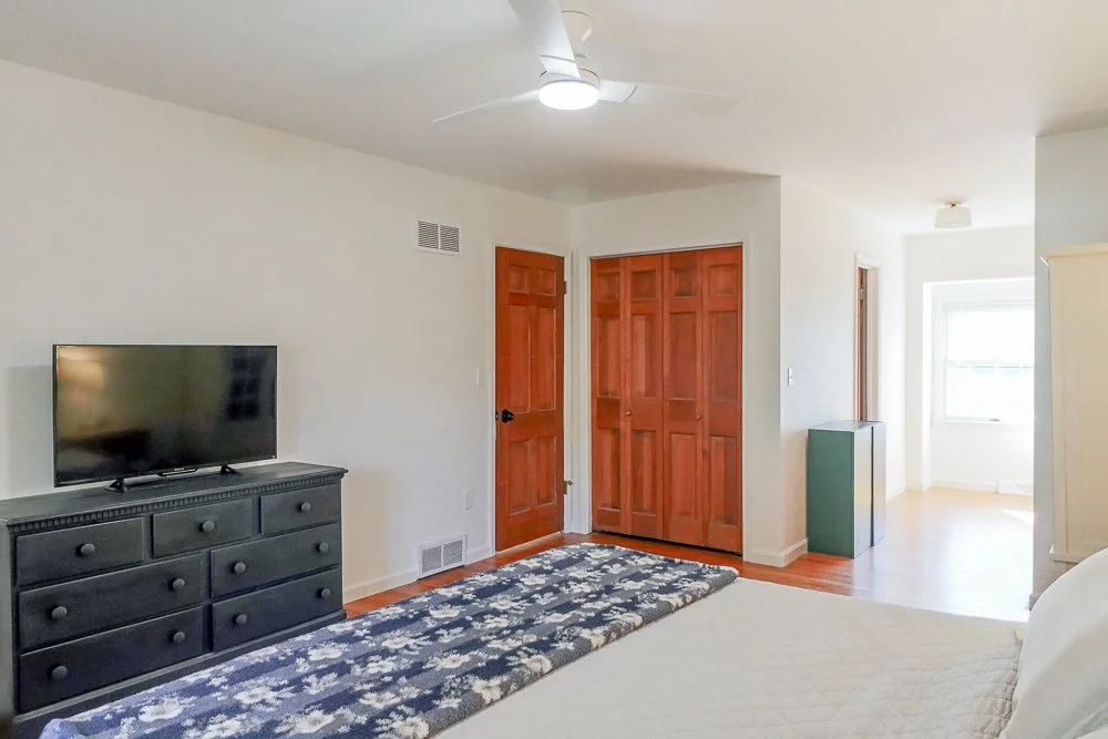 46 Hawthorne primary bedroom.2.jpg