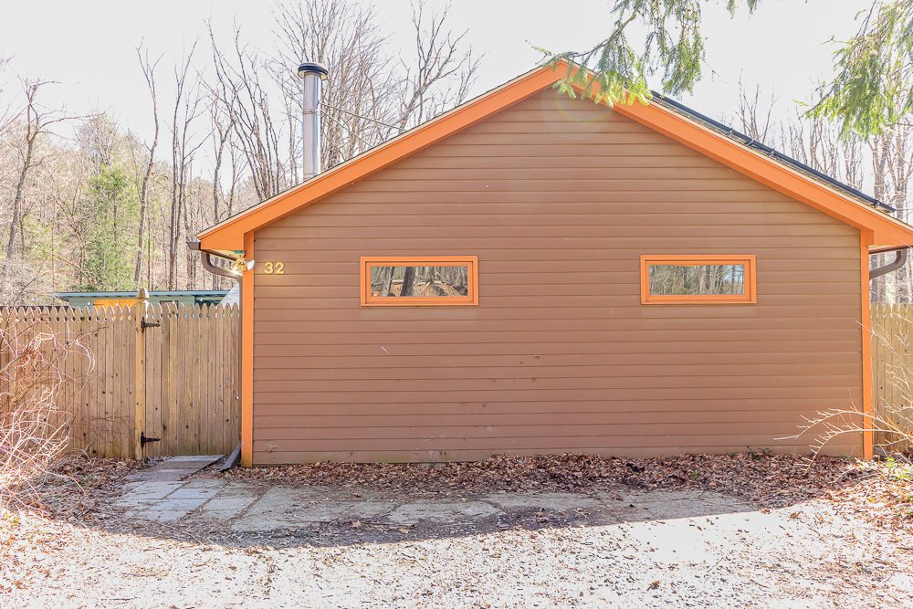 32 Harvey Mtn driveway.jpg