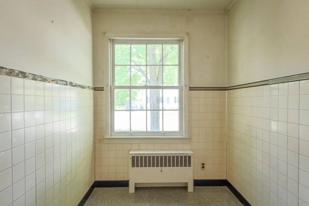 26 Houseman breakfast nook