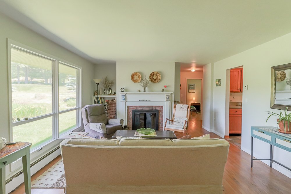 682 Route 203-living room.jpg