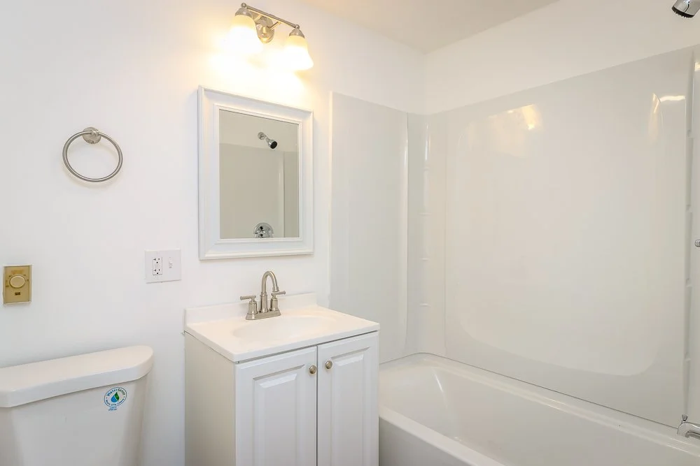 68 Orinsekwa 2nd fl bath.jpg