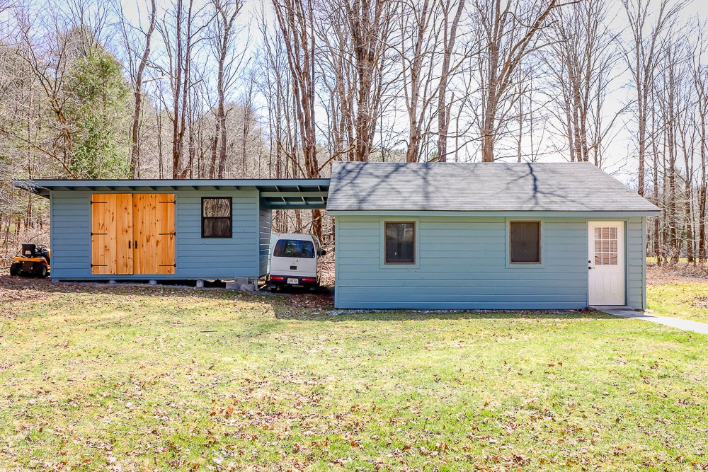 32 Harvey Mtn workshop + shed 2.jpg