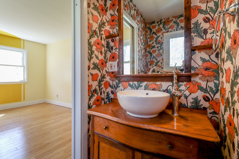 32 Harvey Mtn 1:2 bath ensuite.jpg