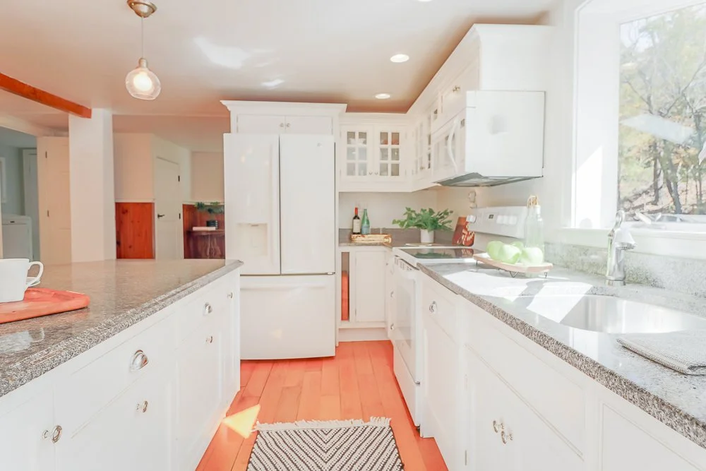 42 White Mills kitchen.jpg