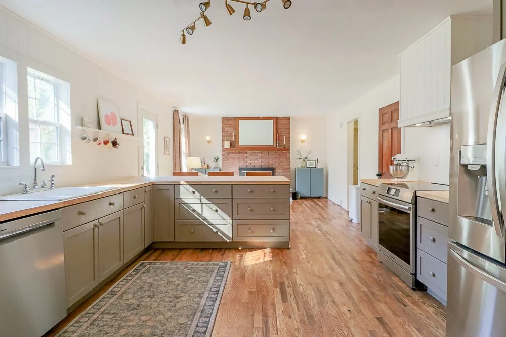 46 Hawthorne kitchen .3.jpg