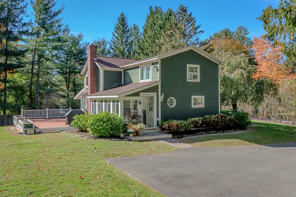 42 White Mills driveway side 2.jpg