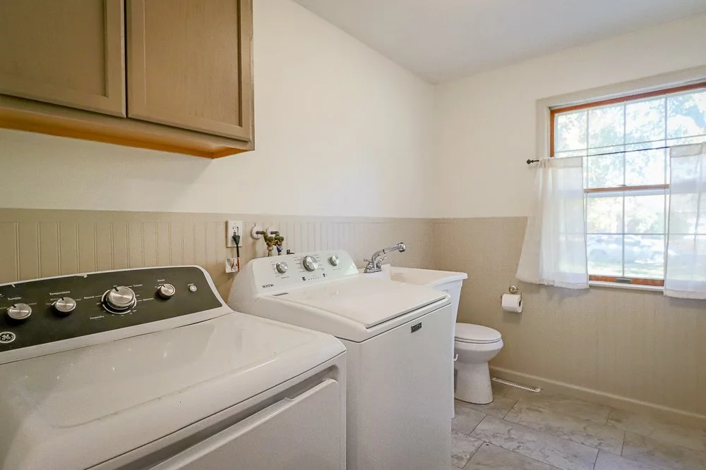 46 Hawthorne laundry half bath.jpg
