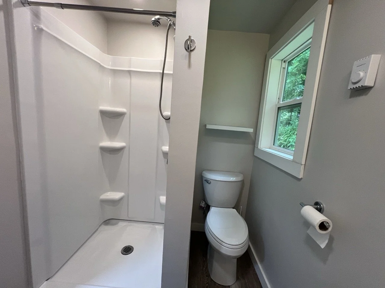 7 Pohndorf shower & toilet.jpeg
