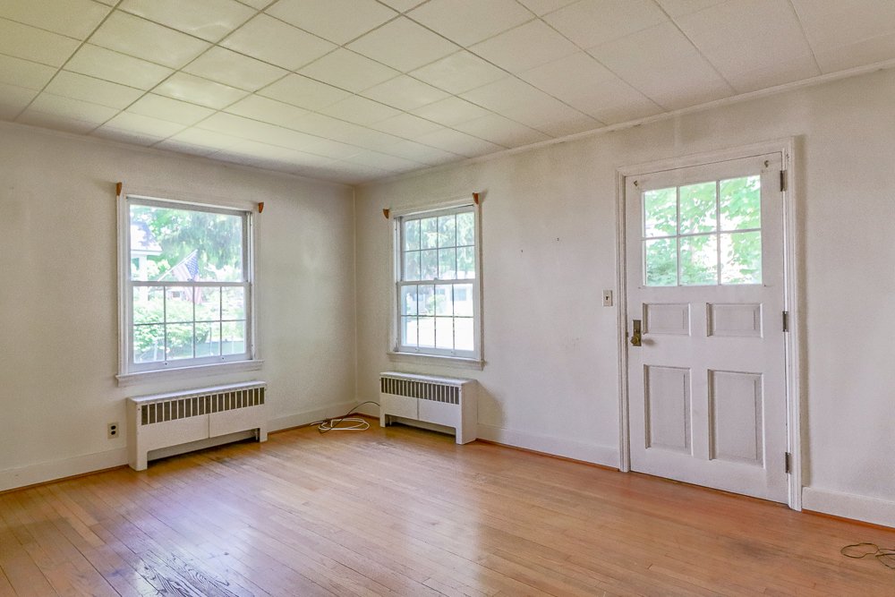 26 Houseman living room