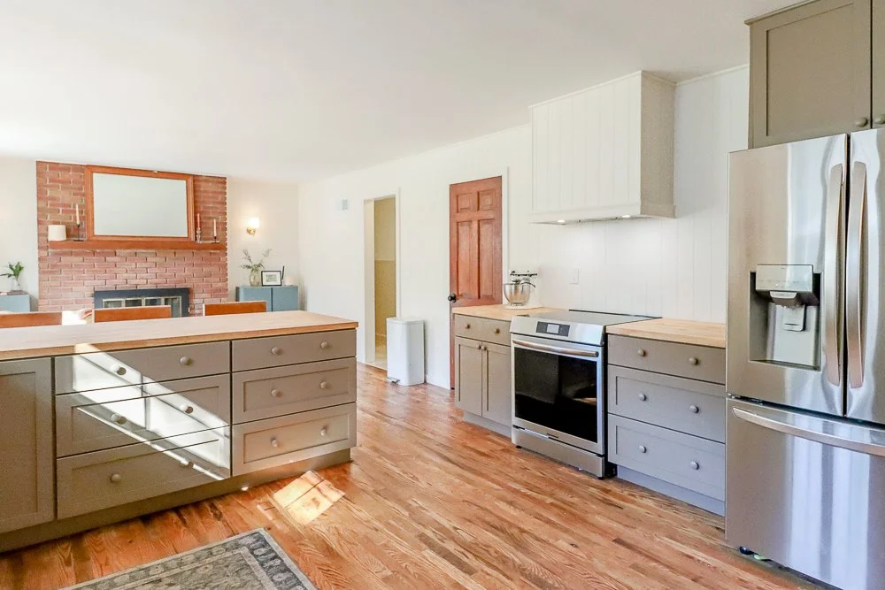 46 Hawthorne kitchen.2.jpg