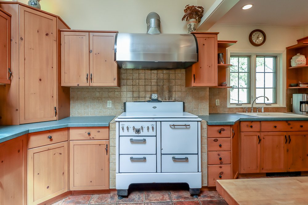 187 West antique Acorn stove.jpg