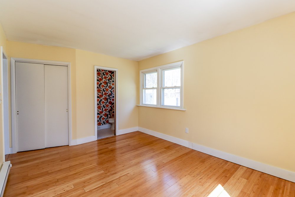 32 Harvey Mtn yellow bedroom 3.jpg