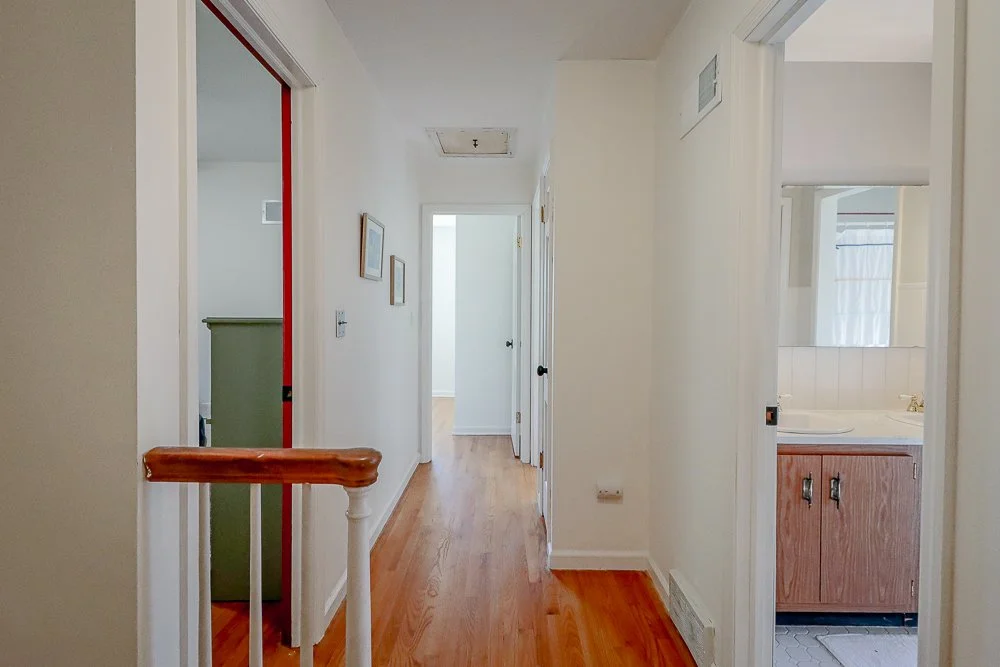 46 Hawthorne 2nd fl hall.jpg