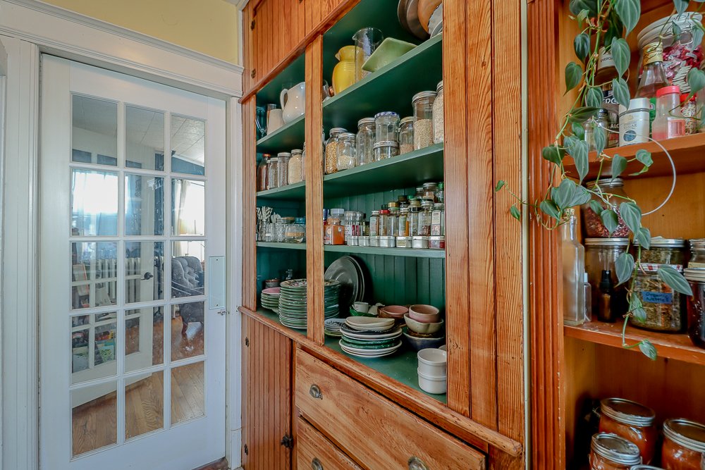 34 Elm pantry.jpg