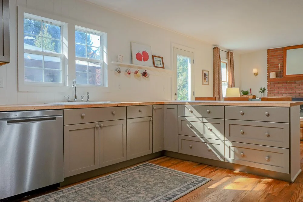 46 Hawthorne kitchen.4.jpg