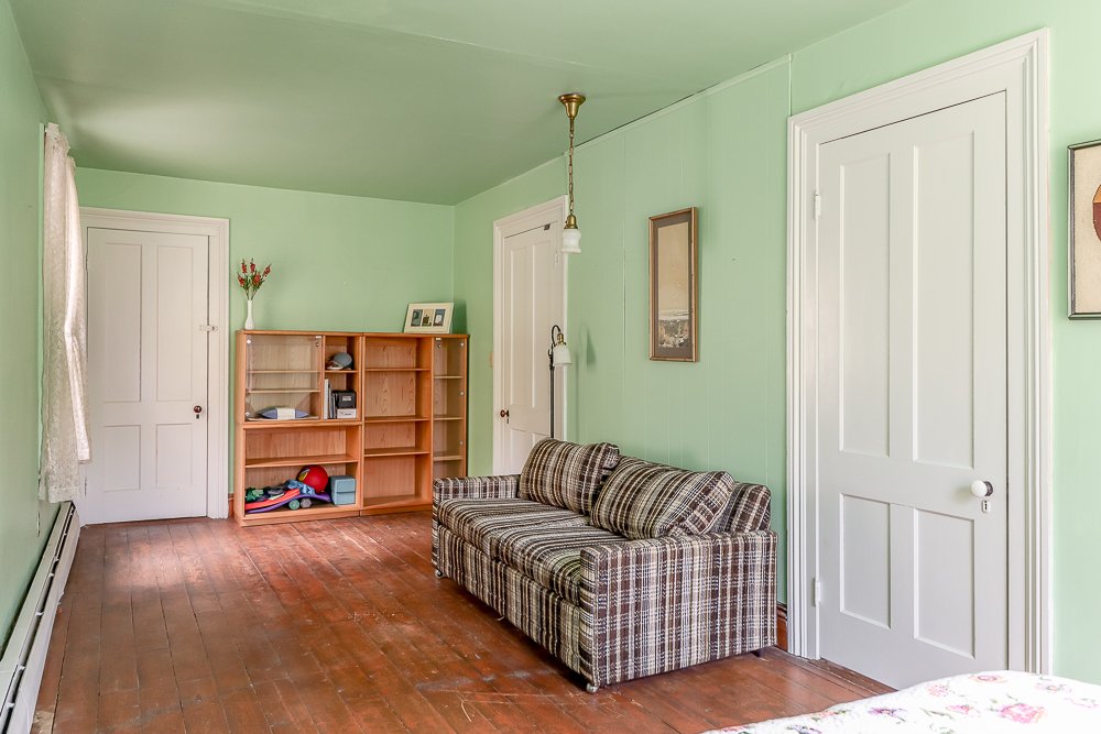 187 West green bedroom.jpg
