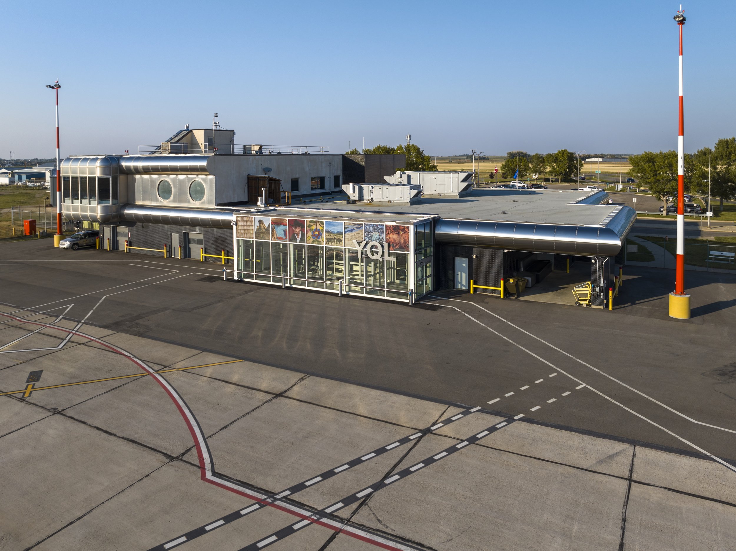 YQL Lethbridge Airport