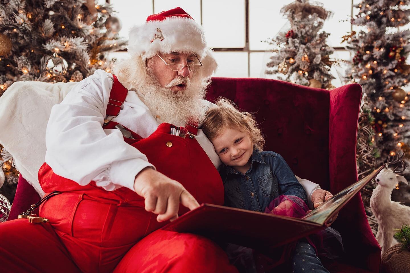 Only 4 spots left for Santa minis! They are on Dec. 14th! Hit me up if you want the details! 😍
.
.
.
.
#Caraburkphoto #fallminisdfw #caraburkphotography #familyphotographer #lifetylephotographer #familyphoto #lifestylephotography #fortworth  #fwtx #