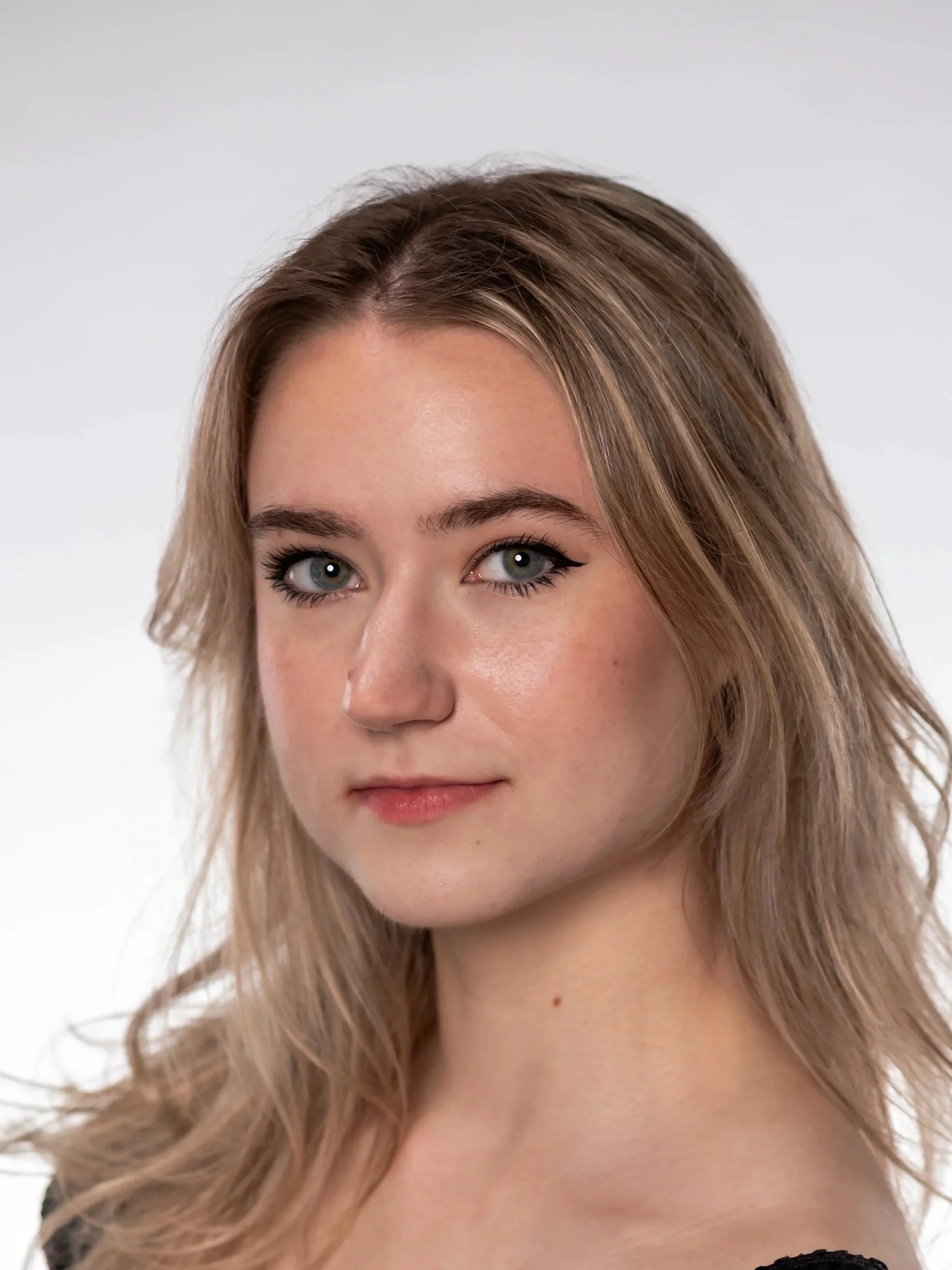 Headshot_HD_Menarchek.jpg