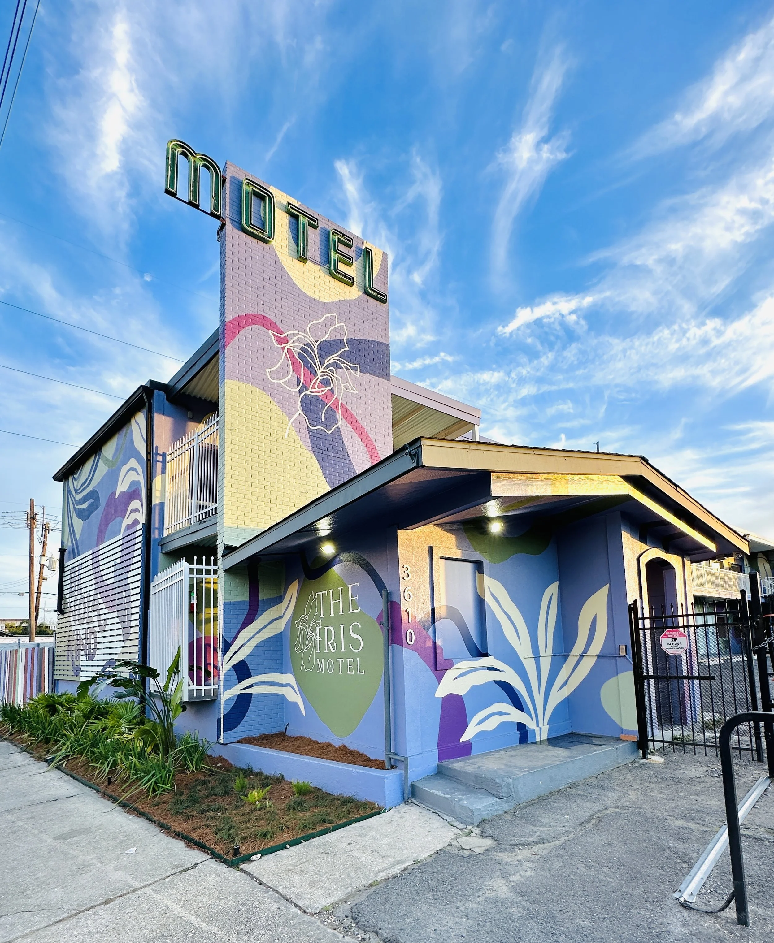The Iris Motel >>