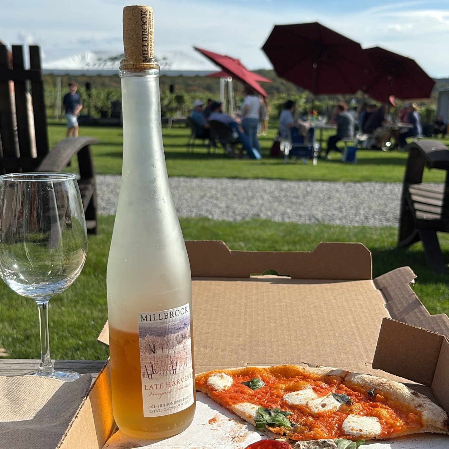 The @millbrookwinery Late Harvest Vineyard Selection is one of @godolcevita &amp; @getwilliamharris @silverbrookmanor &lsquo;s favorites. A honeyed, sweet, desert wine grown from estate grapes here in beautiful #hudsonvalley; Pair it with cheese, #pe