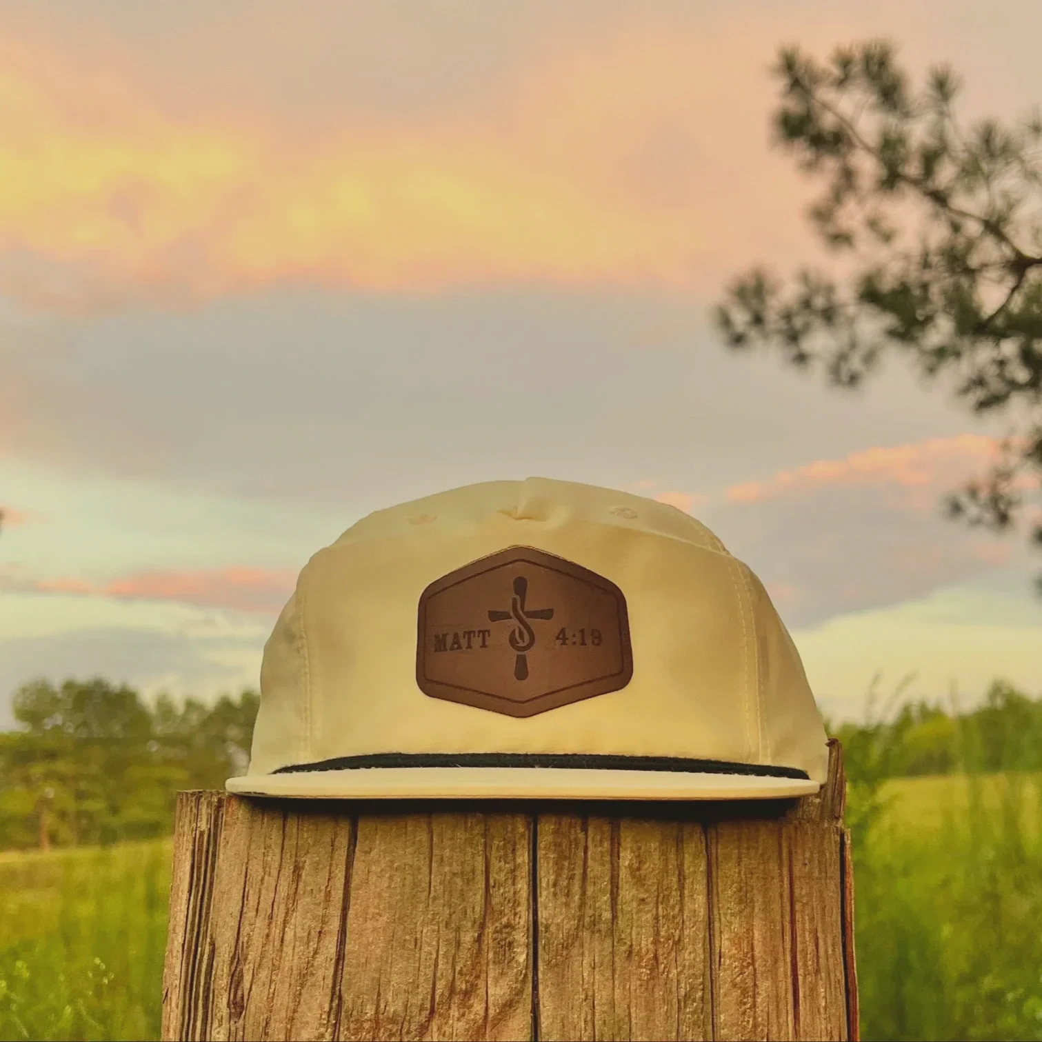 Cast & Feed merch by Mysterian.Design