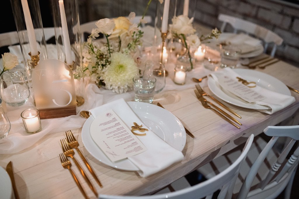 modern-wedding-tabledetails-tabletop.jpeg